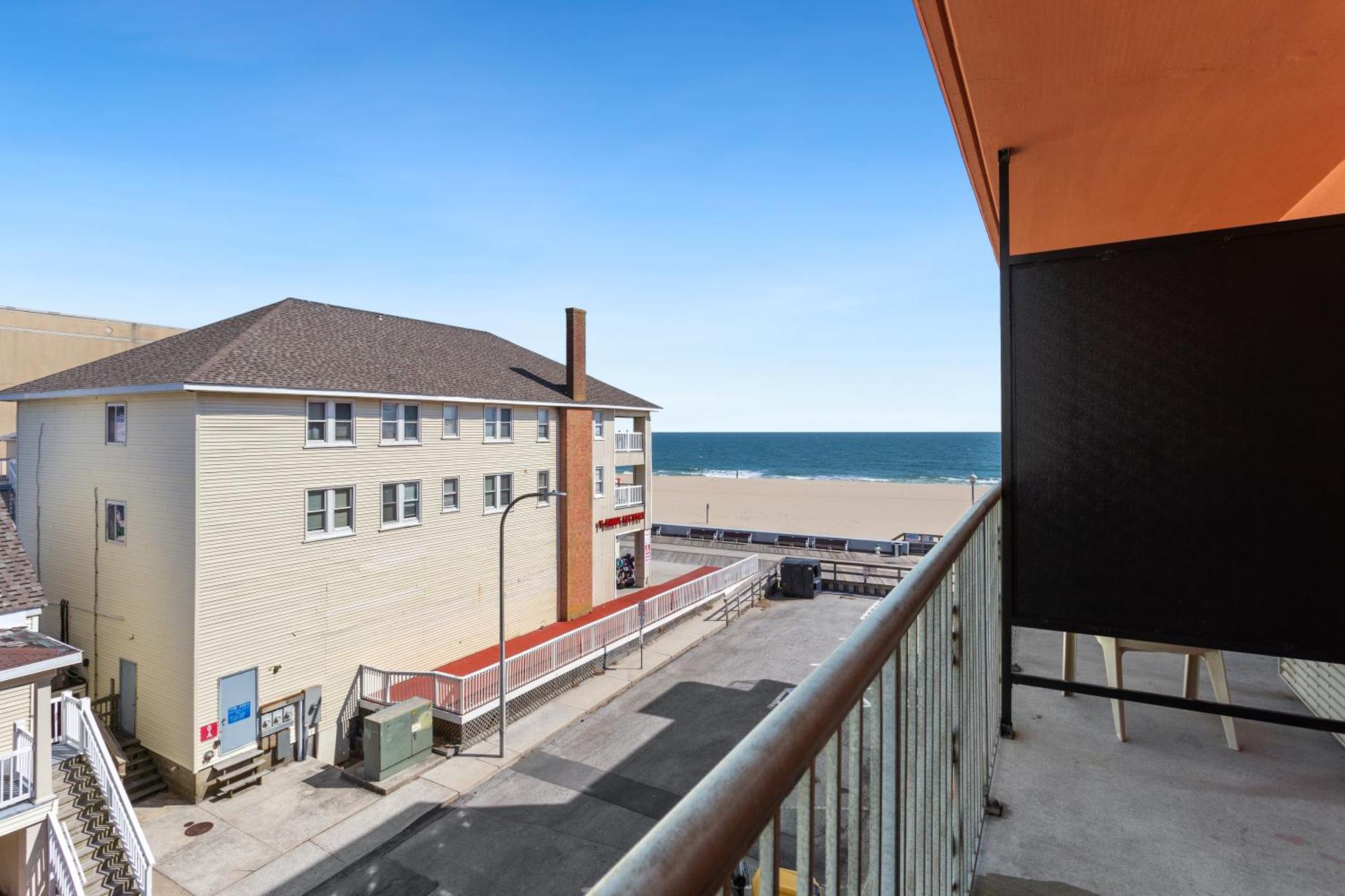 Americana Motor Inn On Boardwalk Ocean City Exterior photo